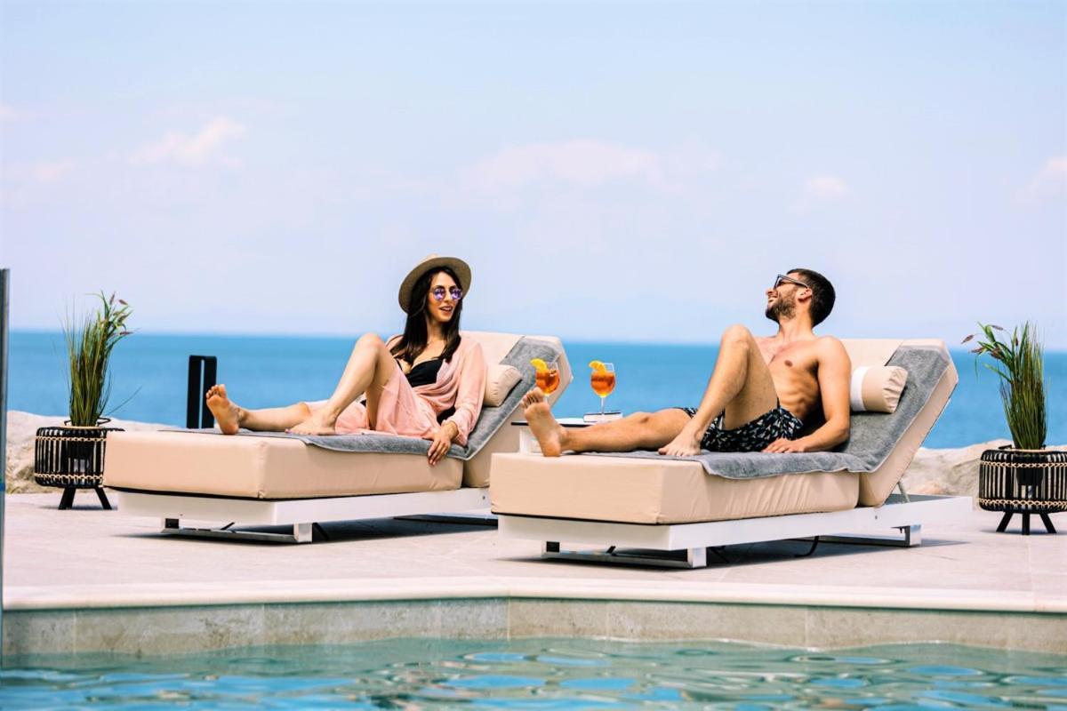 Akrotiri Olympus Luxury Suites - Adults Only Плака Литохору Екстериор снимка