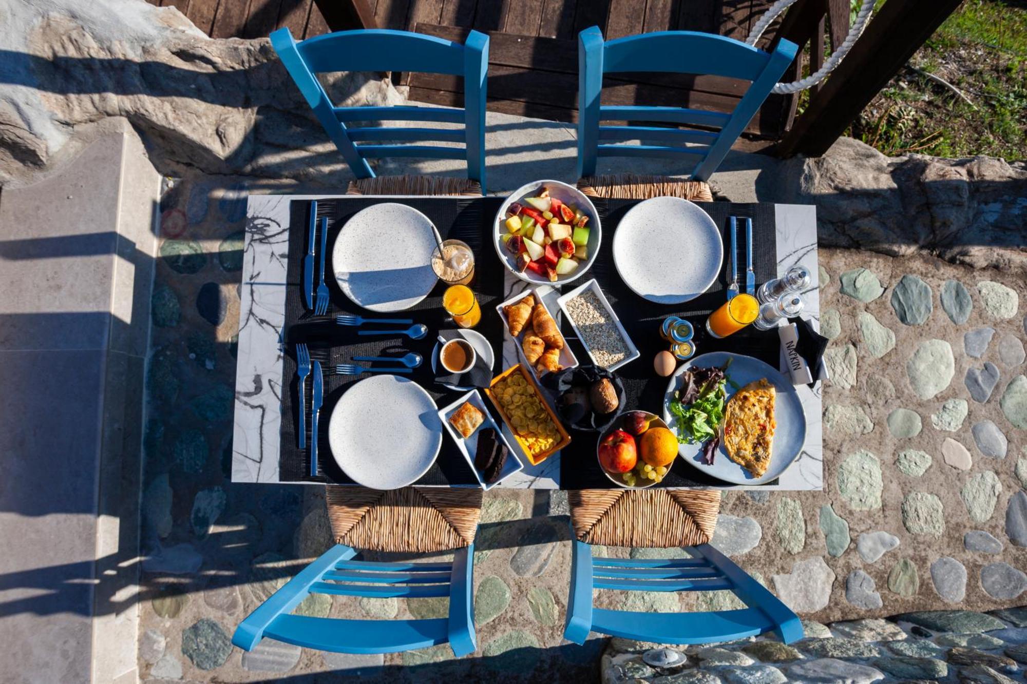 Akrotiri Olympus Luxury Suites - Adults Only Плака Литохору Екстериор снимка